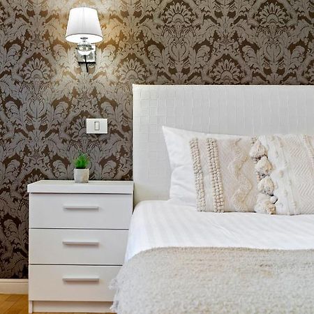 City Heart Retreat Elegant Apartment Bucharest Luaran gambar