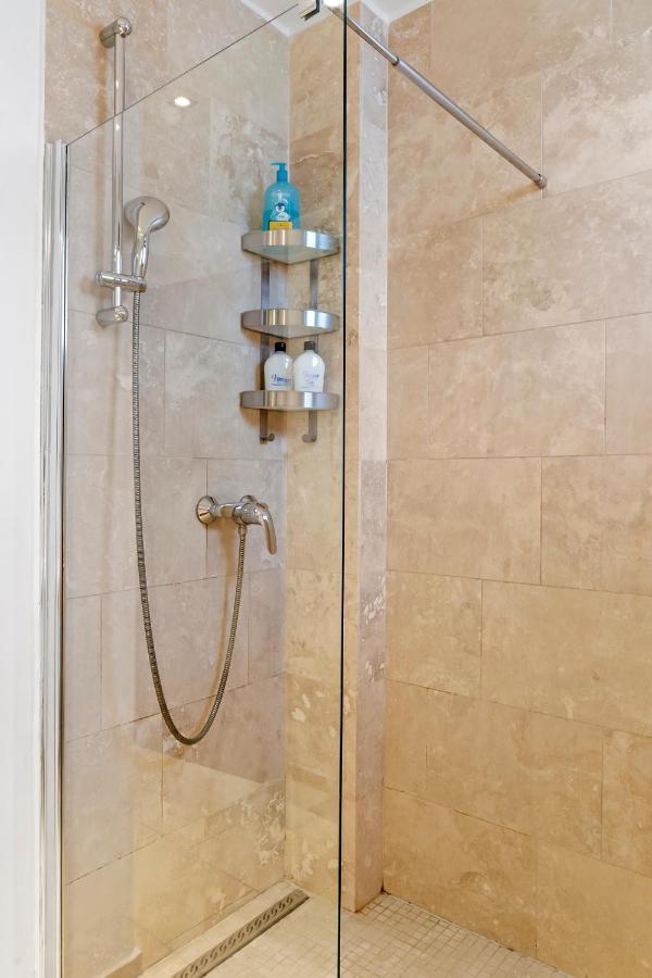 City Heart Retreat Elegant Apartment Bucharest Luaran gambar