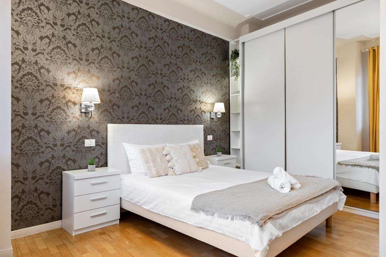 City Heart Retreat Elegant Apartment Bucharest Luaran gambar