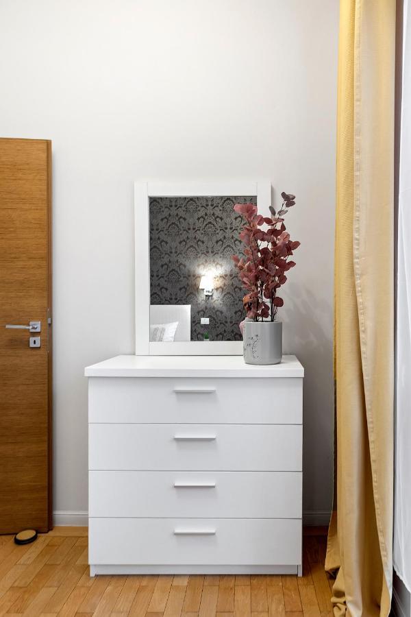 City Heart Retreat Elegant Apartment Bucharest Luaran gambar