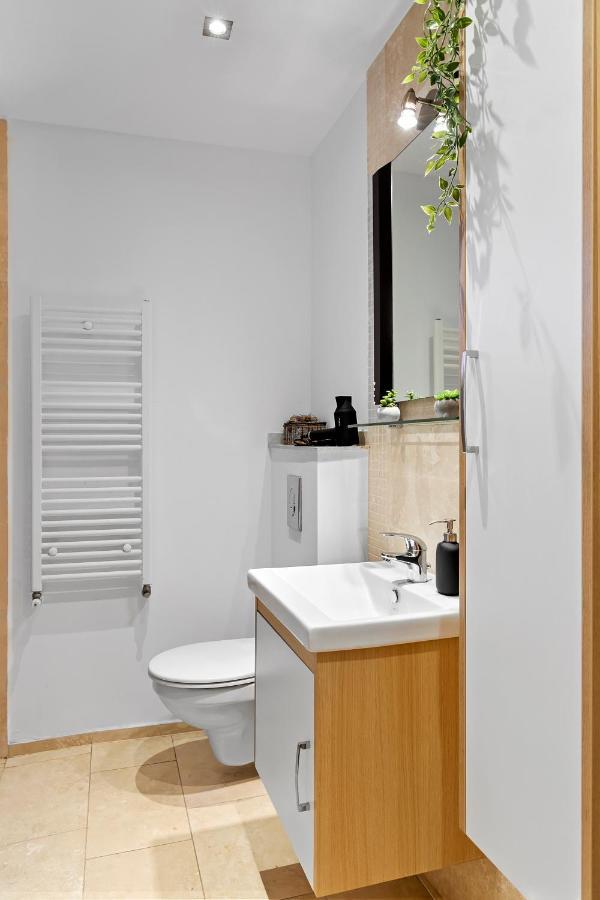 City Heart Retreat Elegant Apartment Bucharest Luaran gambar